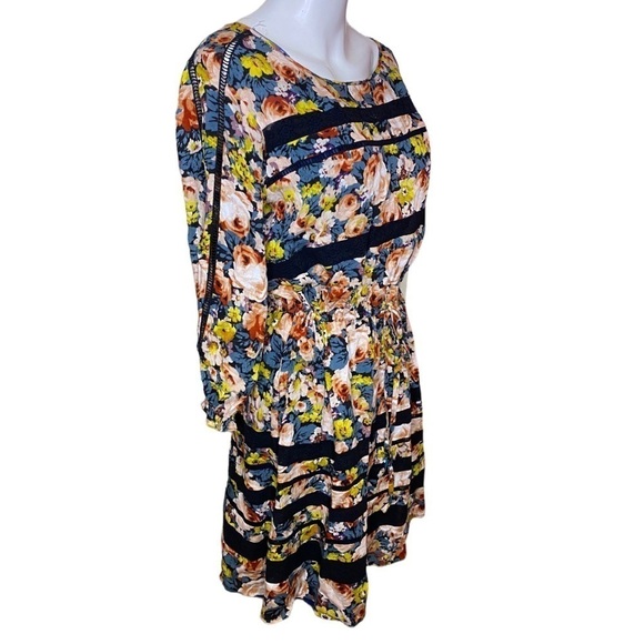 Anthropologie - Holding Horses Garden Floral Dress with Black Lace Size: Small - Picture 2 of 8